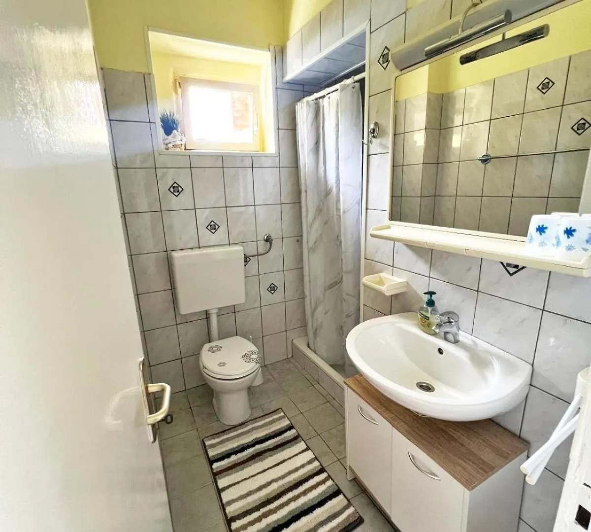 Seafront Island Paradise - Emily 3 Kampor Apartment
