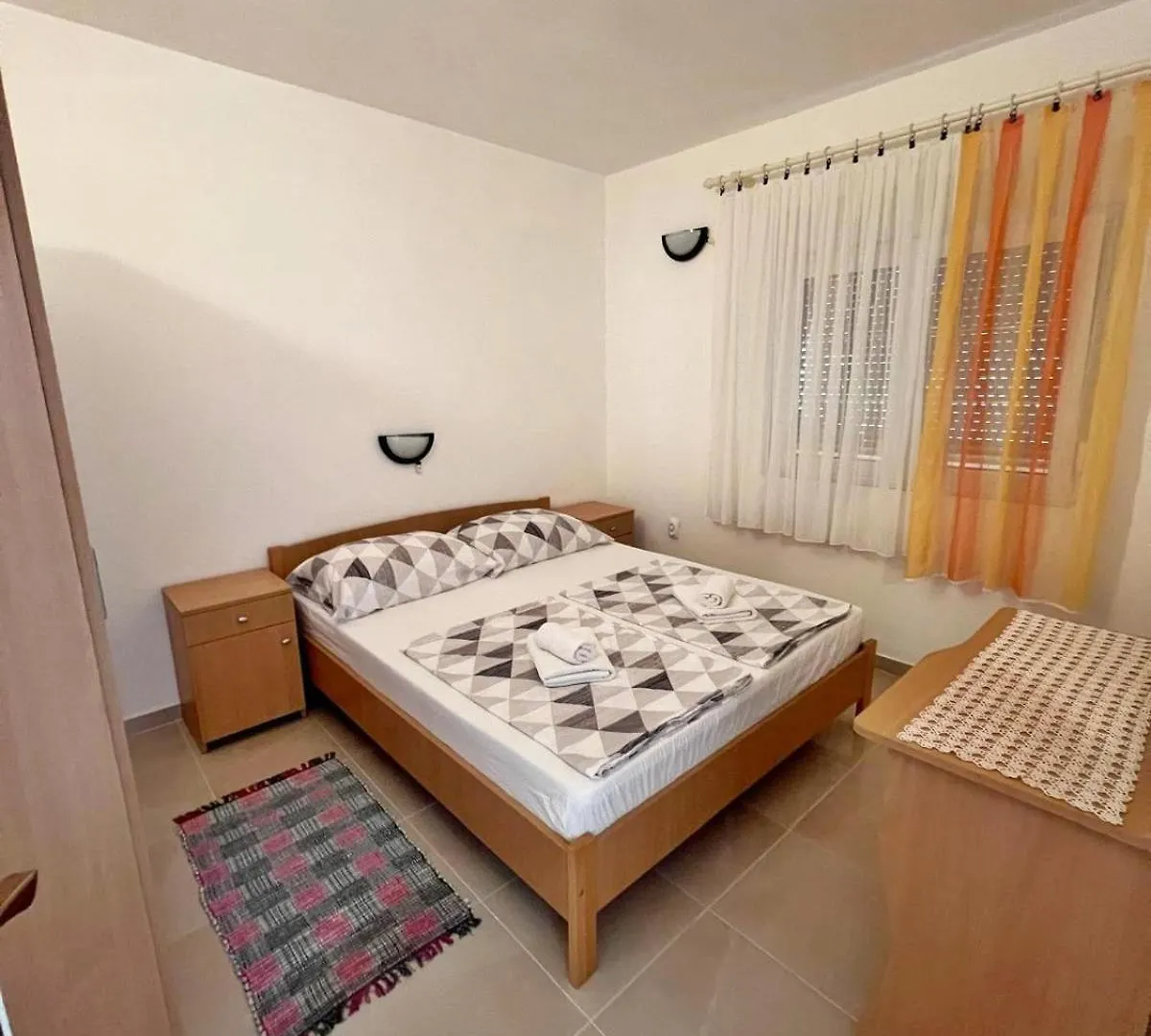 Seafront Island Paradise - Emily 3 Kampor Apartment